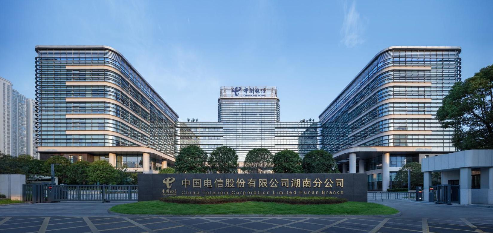 公司承建的湖南信息園（調(diào)度大樓、通信機(jī)房、地下室、附屬樓）工程榮獲兩項(xiàng)（土建、安裝）中國(guó)建設(shè)工程魯班獎(jiǎng)